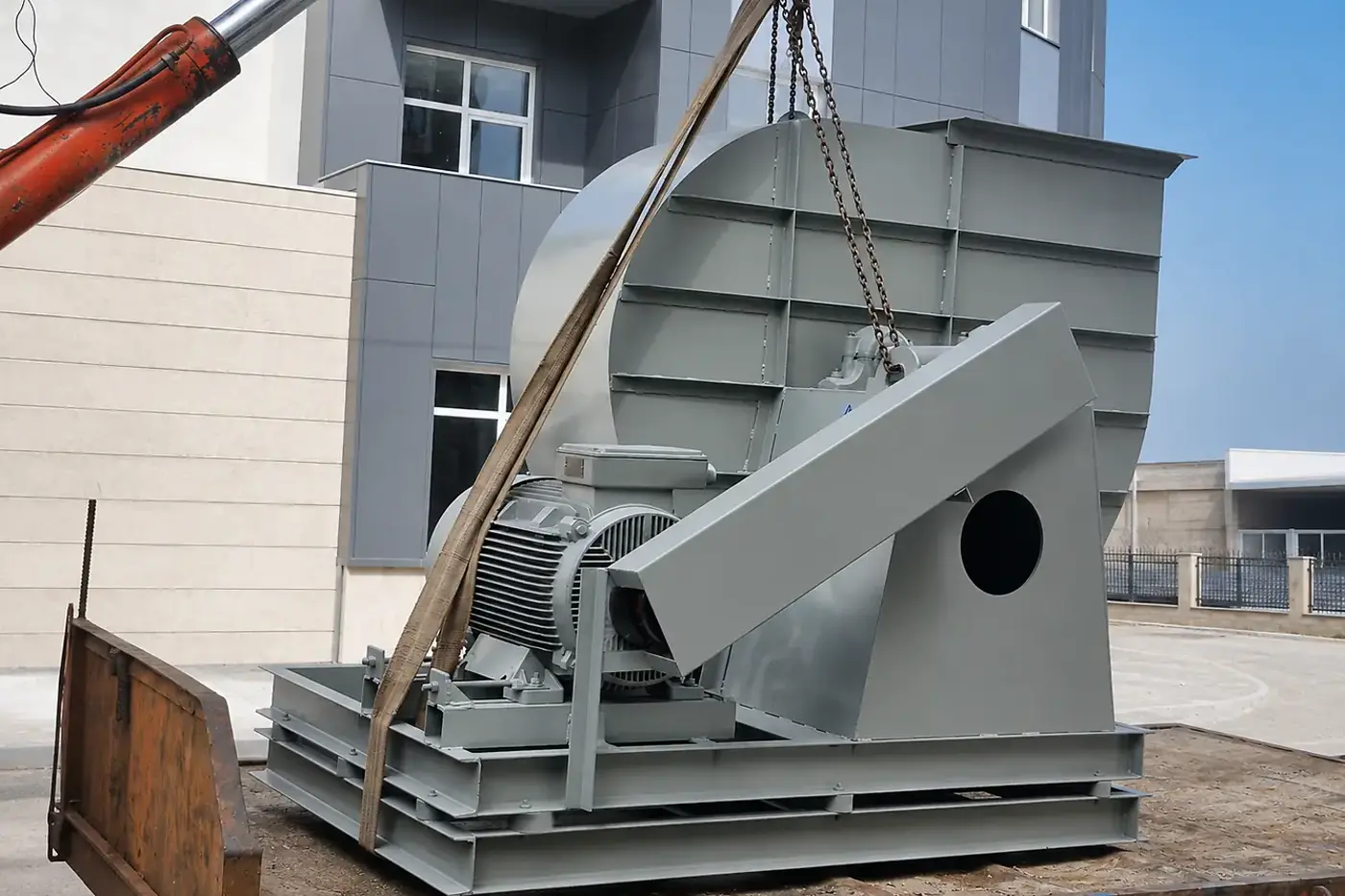 Heavy-duty RAFAVENT centrifugal fan prepared for lifting and delivery